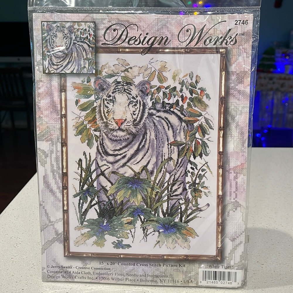 Cross stitch kit - White Tiger